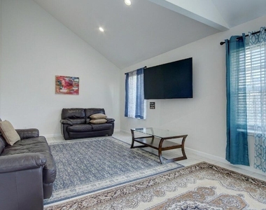 187 Kentucky Way - Photo Thumbnail 5