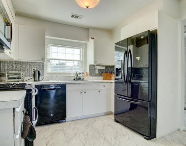 187 Kentucky Way - Photo Thumbnail 2