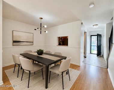 207 Lindsey Court - Photo Thumbnail 4