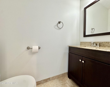 207 Lindsey Court - Photo Thumbnail 7