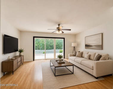 207 Lindsey Court - Photo Thumbnail 2