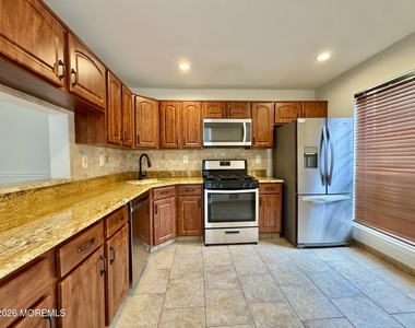 207 Lindsey Court - Photo Thumbnail 5