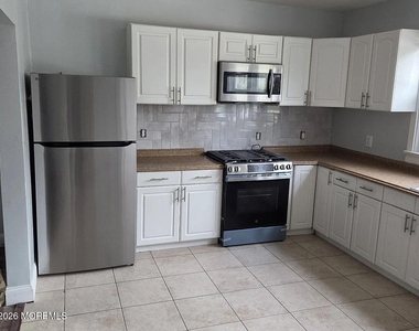366 Lake Avenue - Photo Thumbnail 2