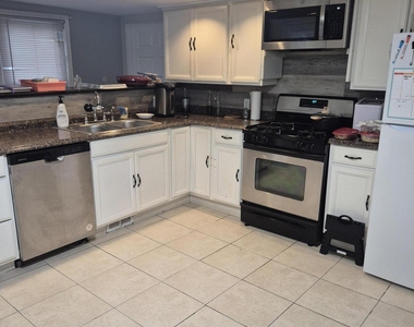 366 Lake Avenue - Photo Thumbnail 3