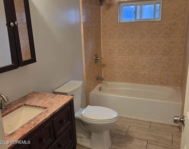 366 Lake Avenue - Photo Thumbnail 11