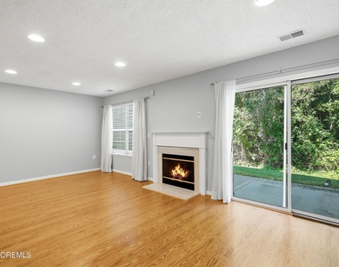 702 Carnation Drive - Photo Thumbnail 4