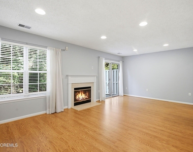 702 Carnation Drive - Photo Thumbnail 3