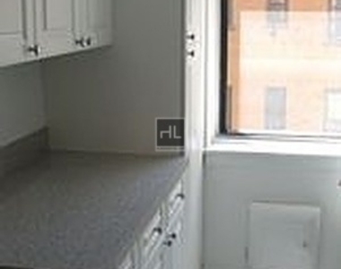 West 56 Street - Photo Thumbnail 3