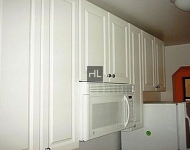 West 56 Street - Photo Thumbnail 2