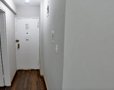 East 58 Street - Photo Thumbnail 2