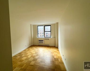 East 79th Street - Photo Thumbnail 2