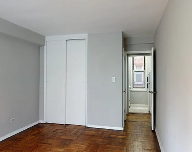 East 58 Street - Photo Thumbnail 1