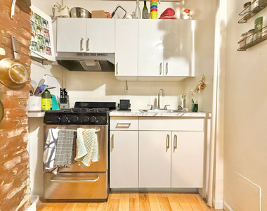 244 Roebling Street - Photo Thumbnail 3