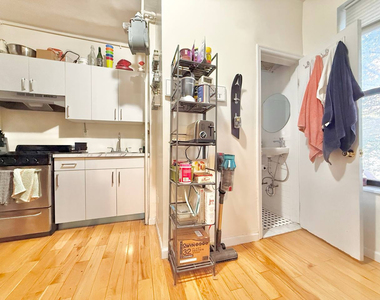 244 Roebling Street - Photo Thumbnail 4