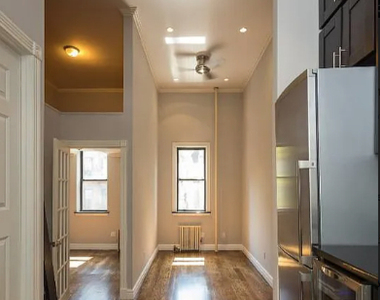 West 14 Street - Photo Thumbnail 1