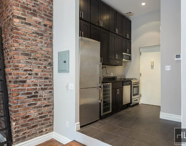 West 14 Street - Photo Thumbnail 2