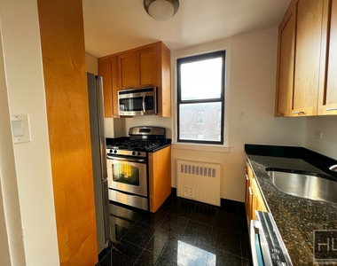 East 79th Street - Photo Thumbnail 2