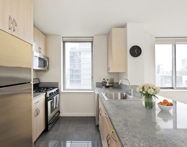 West 47th Street - Photo Thumbnail 2