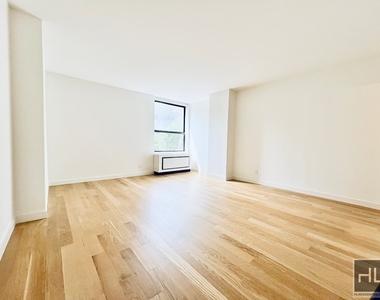 West 87th Street - Photo Thumbnail 4