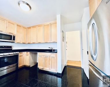 West 87th Street - Photo Thumbnail 1