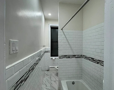 Essex Street and New Lots Avenue - Photo Thumbnail 6
