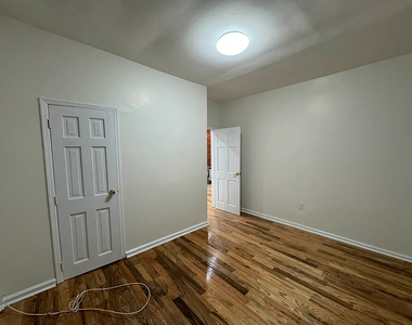 Essex Street and New Lots Avenue - Photo Thumbnail 4