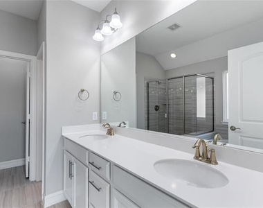 2904 Redbud Lane - Photo Thumbnail 22