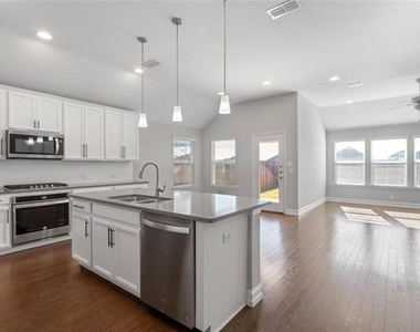 2904 Redbud Lane - Photo Thumbnail 9