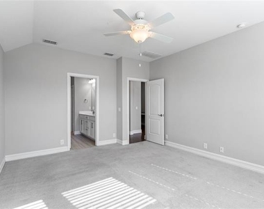 2904 Redbud Lane - Photo Thumbnail 19