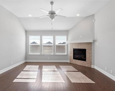 2904 Redbud Lane - Photo Thumbnail 7