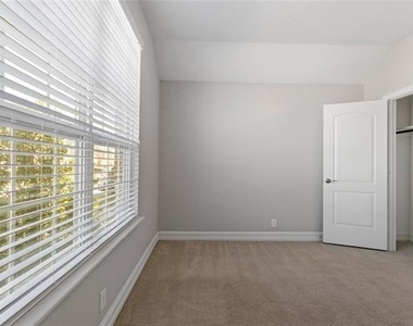 2904 Redbud Lane - Photo Thumbnail 10