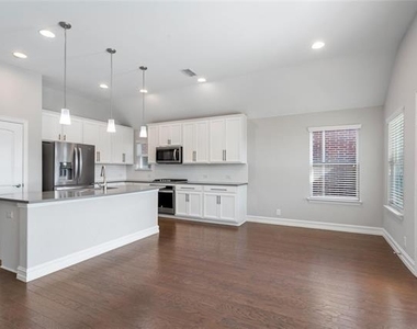 2904 Redbud Lane - Photo Thumbnail 8