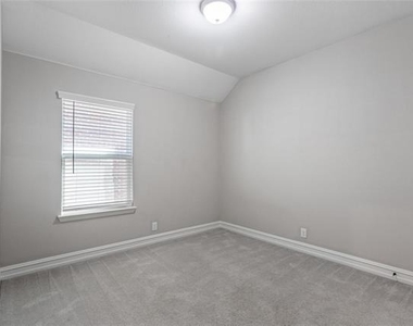 2904 Redbud Lane - Photo Thumbnail 14