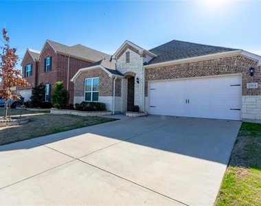 2904 Redbud Lane - Photo Thumbnail 1