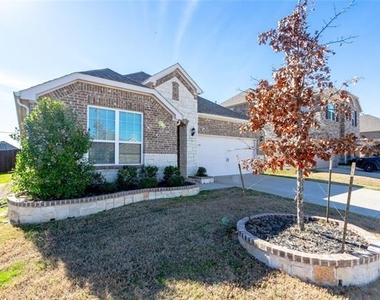 2904 Redbud Lane - Photo Thumbnail 2