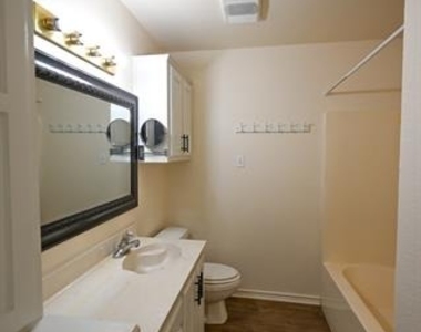 506 Valleyridge Court - Photo Thumbnail 8