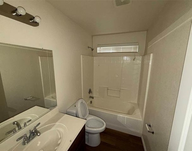 141 Hickory Creek Drive - Photo Thumbnail 14