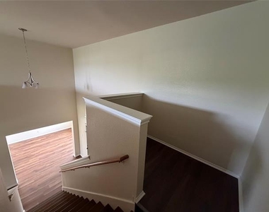 141 Hickory Creek Drive - Photo Thumbnail 12