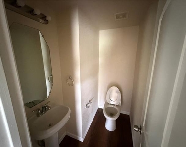 141 Hickory Creek Drive - Photo Thumbnail 7