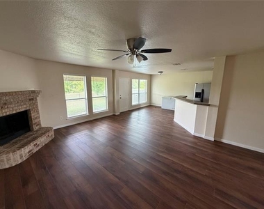 141 Hickory Creek Drive - Photo Thumbnail 4