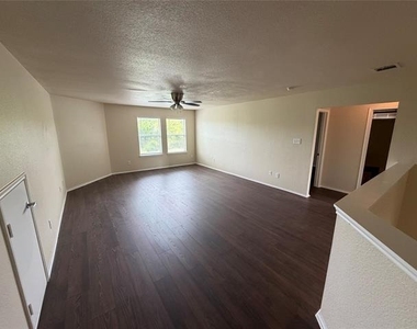 141 Hickory Creek Drive - Photo Thumbnail 11