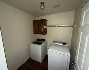 141 Hickory Creek Drive - Photo Thumbnail 3