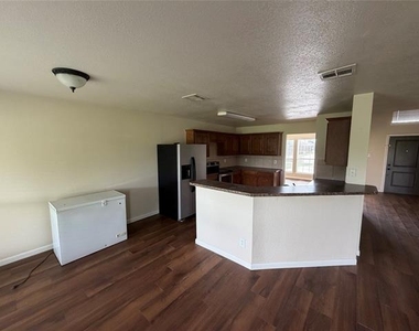 141 Hickory Creek Drive - Photo Thumbnail 5