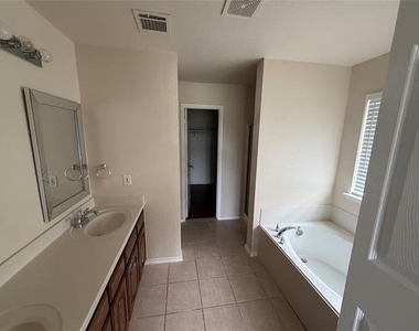 141 Hickory Creek Drive - Photo Thumbnail 9
