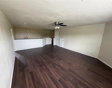 141 Hickory Creek Drive - Photo Thumbnail 10
