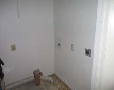 2905 Linda Drive - Photo Thumbnail 17