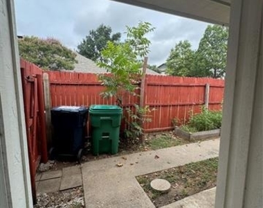 201 E Windsor Drive - Photo Thumbnail 31