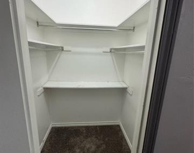 201 E Windsor Drive - Photo Thumbnail 17