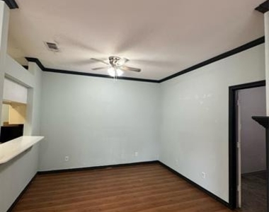 201 E Windsor Drive - Photo Thumbnail 7