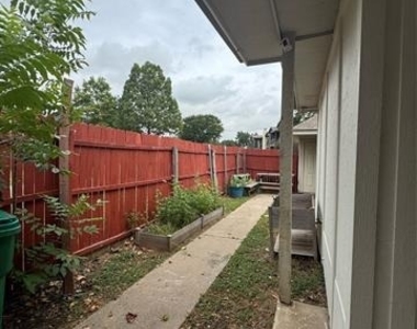 201 E Windsor Drive - Photo Thumbnail 33